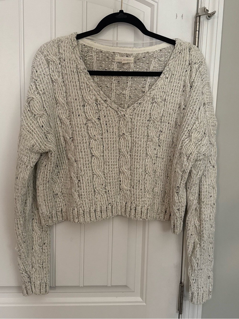 La Hearts Cable Knit V-Neck Sweater - Cream Speckle